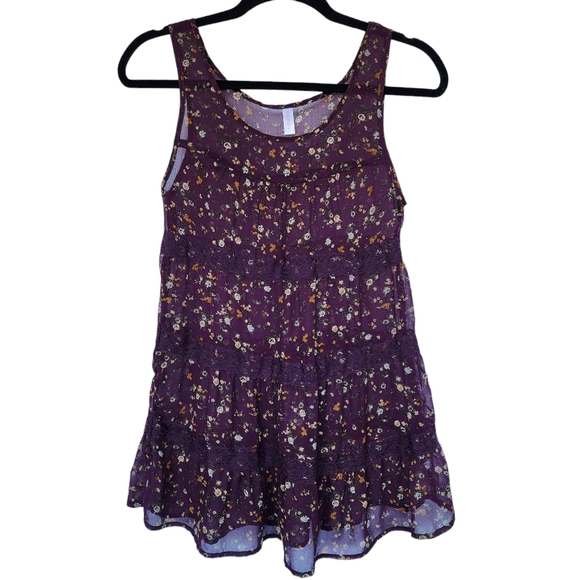 Flowy Top w/Lace Trim - Picture 1 of 5